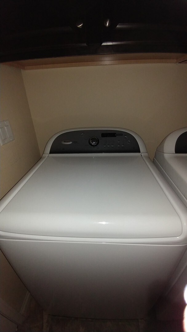 Building Photo - Multi level