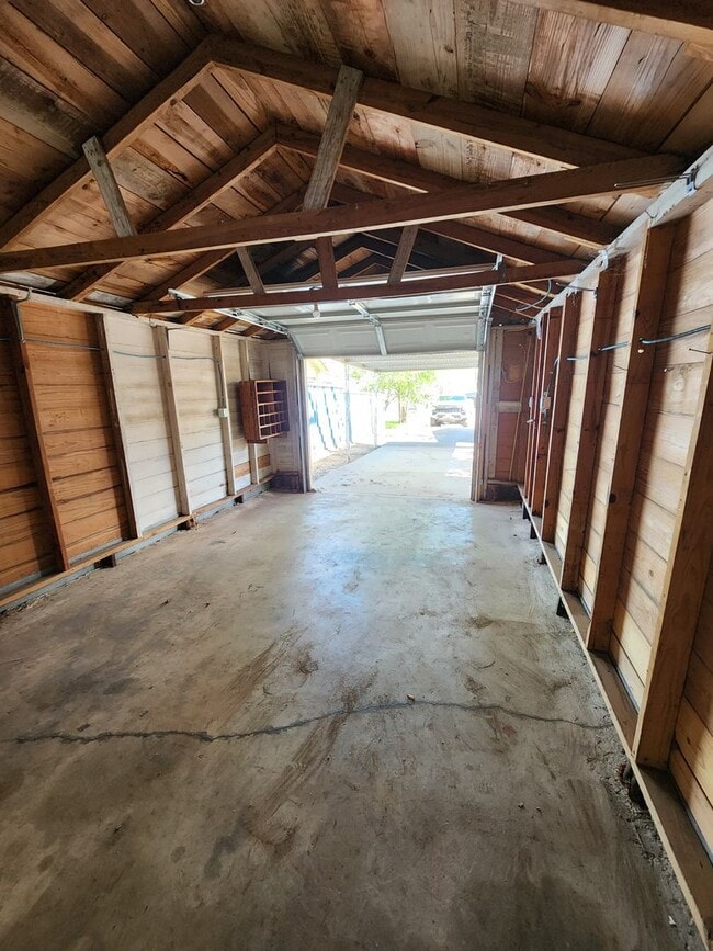 Building Photo - 3/1 Charmer in West Lampasas