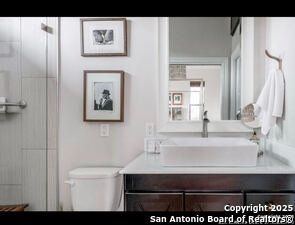 Primary Photo - 451 Oak St