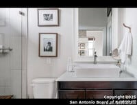 Building Photo - 451 Oak St