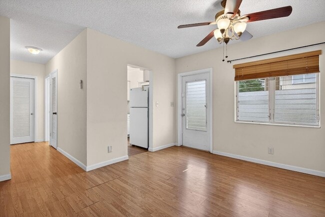 Building Photo - 2115 NE 42nd Ct