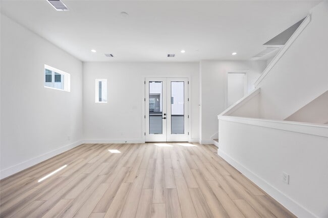 Building Photo - 6735 Peerless St