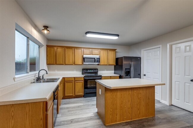 Building Photo - 1817 Heron Dr