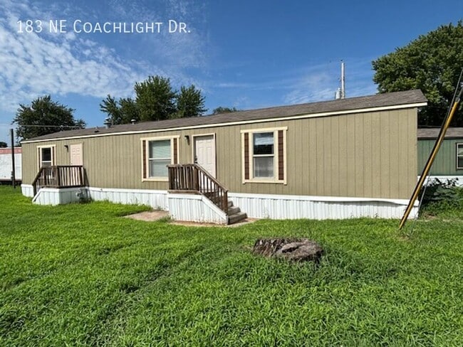 Building Photo - 183 Coachlight Dr