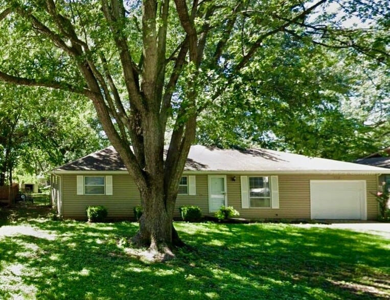 Building Photo - 717 Hillcrest Ave