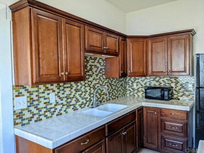 Building Photo - 515 24th St