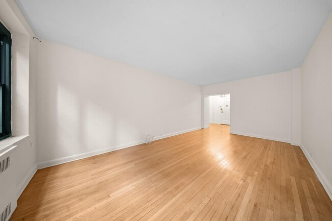 Building Photo - 78-10 34th Ave