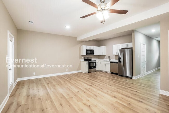 Building Photo - Limited Time Special Offer / 2 Bed/2.5 Bath Townhome with Garage / Pet-Friendly / Available Now!