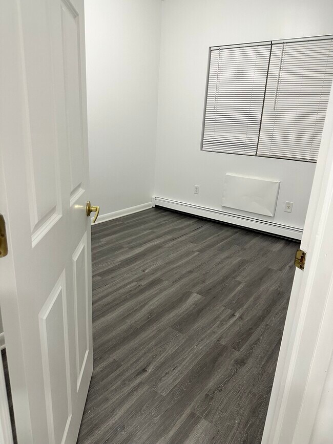 Master bedroom - 12602 172nd St