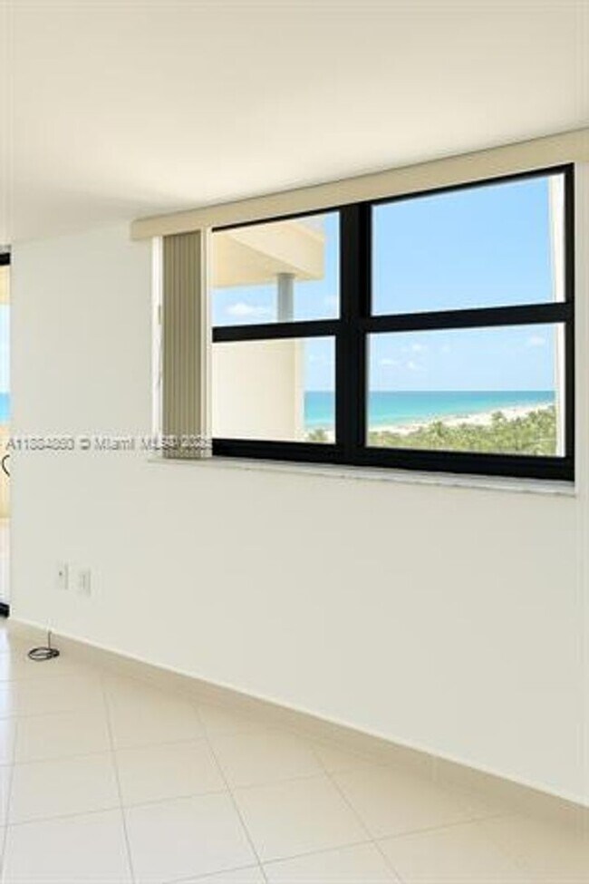 Building Photo - 1623 Collins Ave