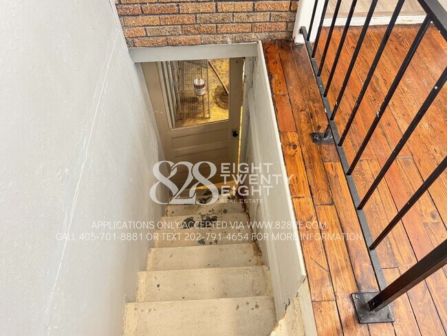 Building Photo - Updated 2 Bed/1.5 Bath Historic Property L...