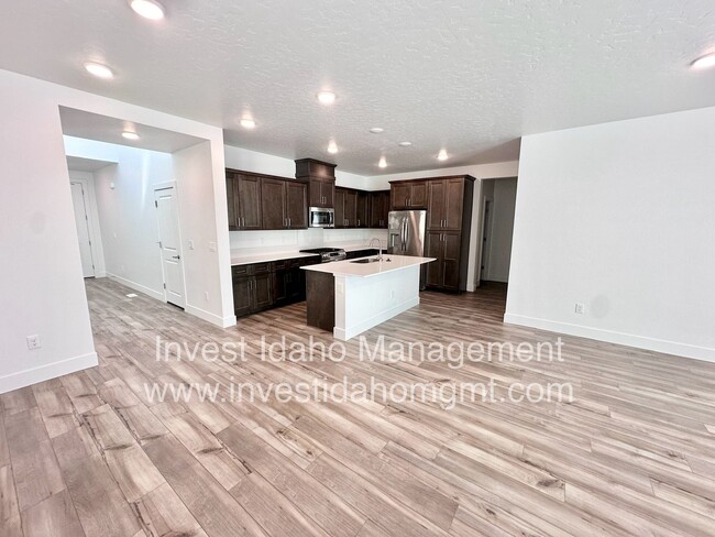 Building Photo - Beautiful Brand New Luxury Townhome availa...