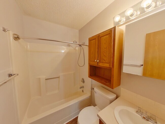 Building Photo - 812 N Sumac Rd