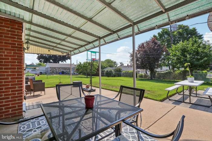 Building Photo - 9959 Ferndale St