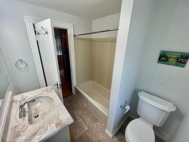 Building Photo - 616 Adams St