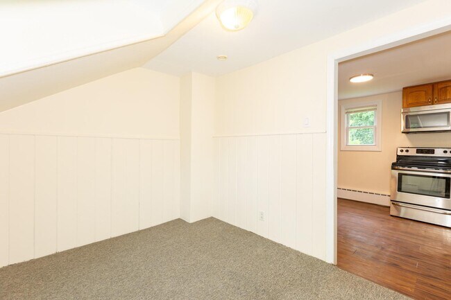 Building Photo - 174 Mills Pond Rd