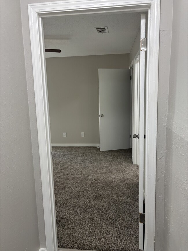 Building Photo - 5332 Bitter Creek Dr