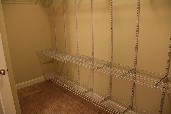 Building Photo - Executive Rental in Cypress Point S/D