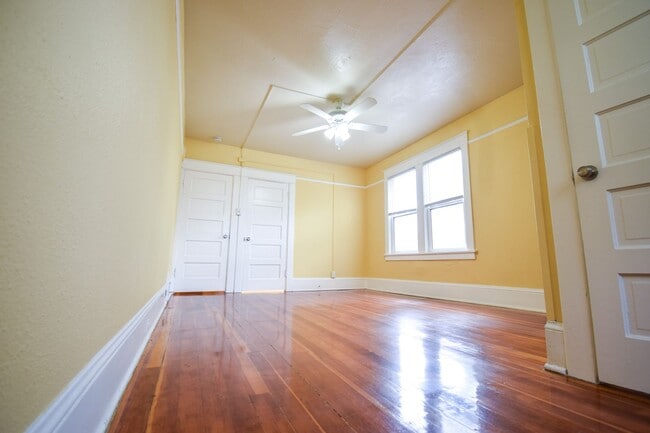 Building Photo - CLE-4637