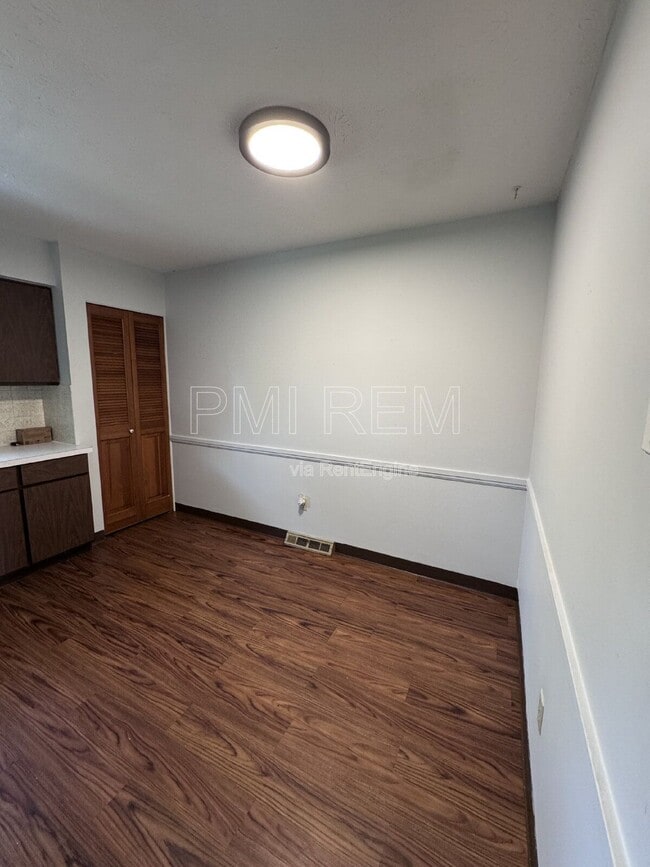 Building Photo - 4020 Vira Rd