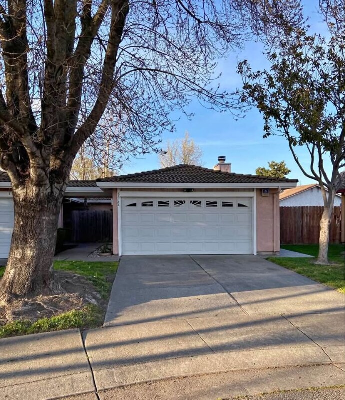 Building Photo - 6522 Village Green Dr