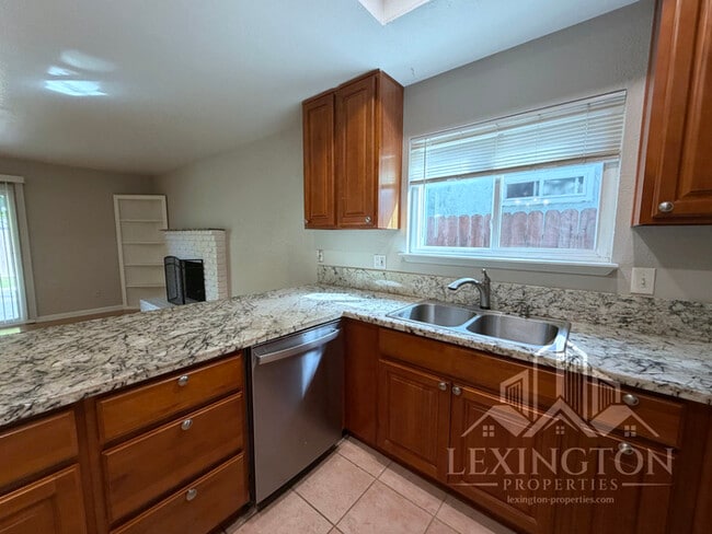 Building Photo - Lovely updated, 3BD/2BA, Home in Rocklin – off Pacific St. near Hwy 80 Access!