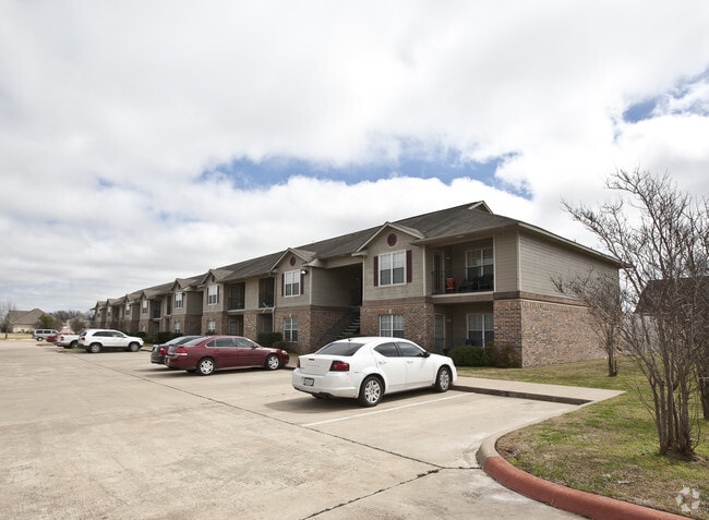Primary Photo - 100 Deacon Dr