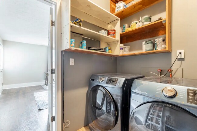 Building Photo - Furnished Germantown Charmer- available for 1-3 month stays!