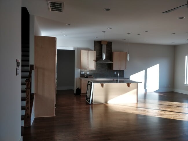 Kitchen View - Spacious Breakfast Area - 2039 Cartier Way