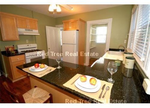 Building Photo - 98 Day St