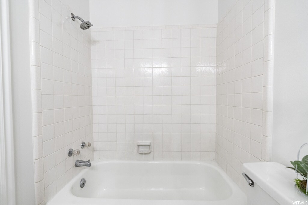 Bathroom 1 - 822 E Gatewood Dr