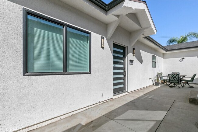 Building Photo - 10863 Nettleton St