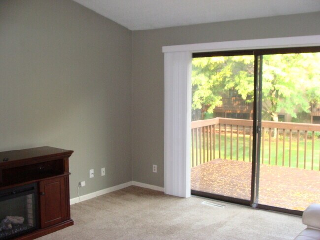Building Photo - Bradford Place 2 Bedroom Condo