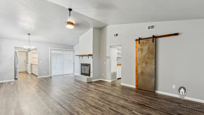 Building Photo - Charming Updated Gem Near Quail Springs!