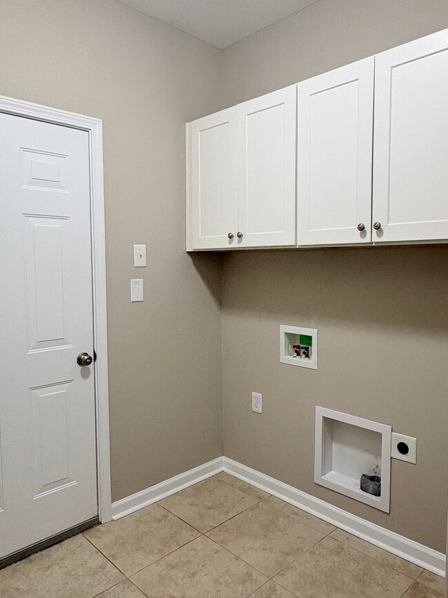 Building Photo - 135 Daisy Field Ct