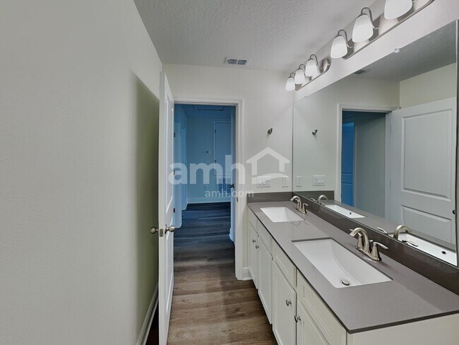 Building Photo - 1388 Sky Lks Dr