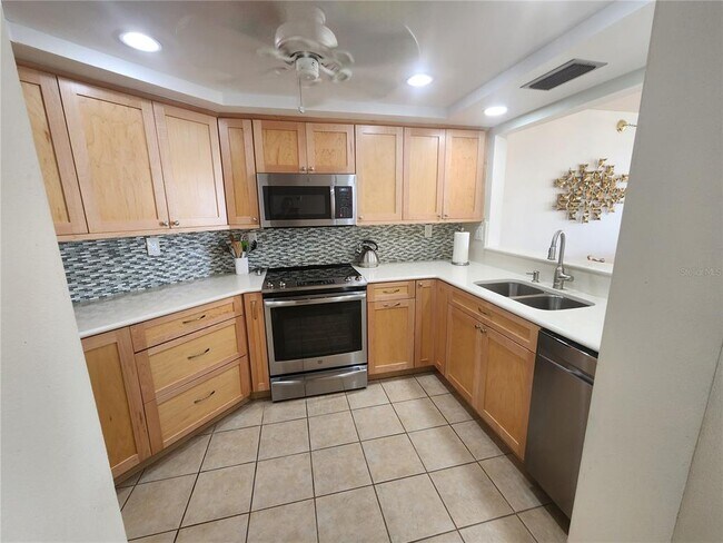 Building Photo - 6295 Bahia Del Mar Cir