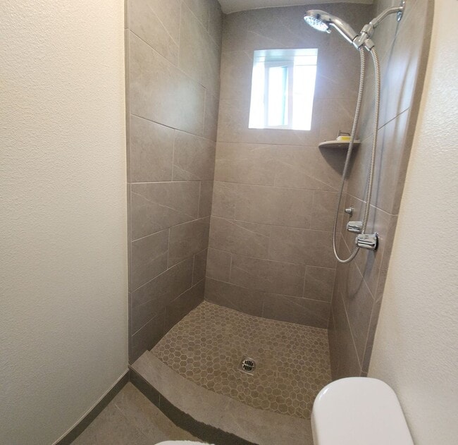 Building Photo - Views of Morro Bay in this cozy hillside cottage!