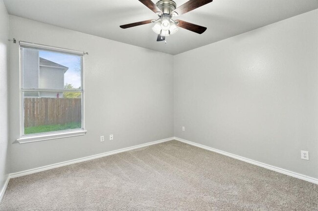 Building Photo - 2907 Kestrel Dr