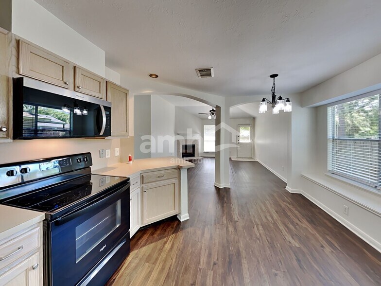 Building Photo - 10467 Twin Circles Dr