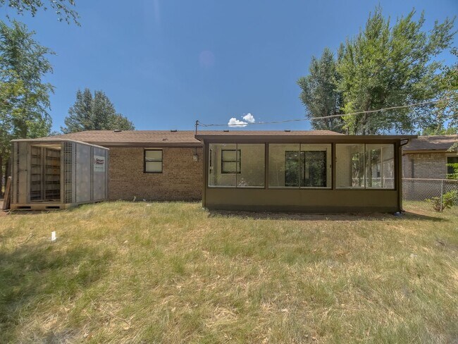 Building Photo - Charming 3 bedroom, 1.5 bath single-family home in a quiet northwest Oklahoma City neighborhood