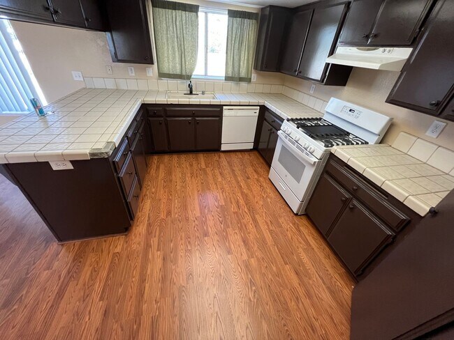 Building Photo - Apple Valley Desert Knolls