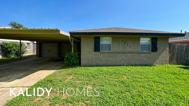 Building Photo - 2825 SW 76th St