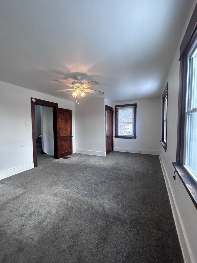 Building Photo - Updated 3 Bedroom Home l Marhsall Shadeland