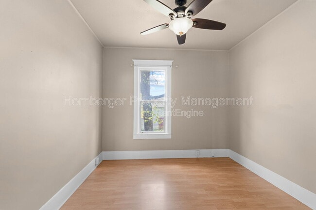 Building Photo - 922 4th St