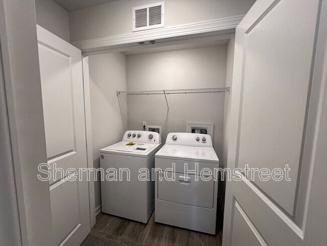 Building Photo - 2053 Lotus Dr