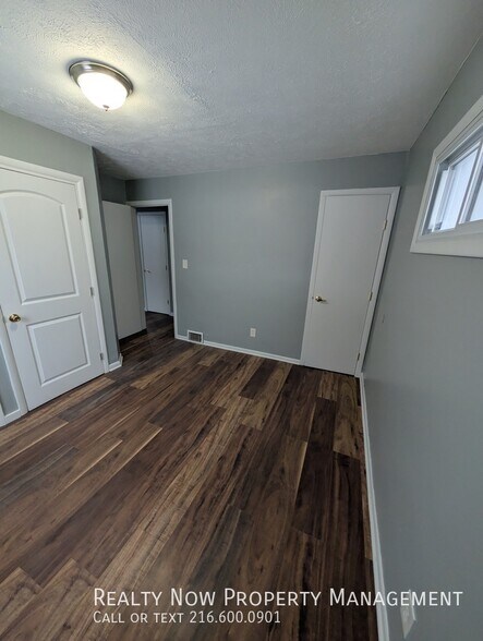 Building Photo - 15709 Northwood Ave