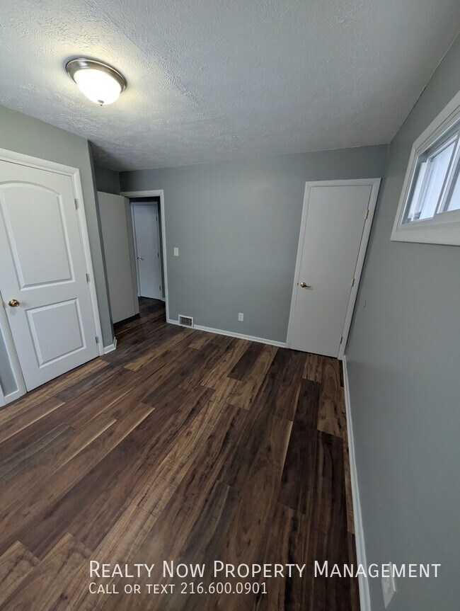 Building Photo - 15709 Northwood Ave