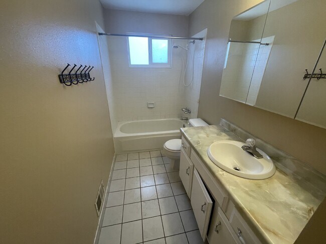 Building Photo - Spacious 6-Bed Oasis with Finished Basement & Cozy Fireplace.