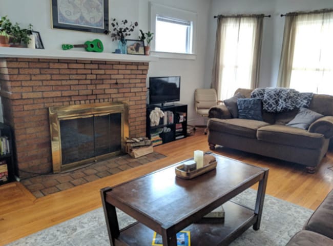 Building Photo - 1117-1119 Lancaster Ave